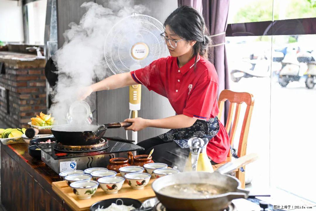 全网追的“扁担女孩”，找了一份暑假工，时薪12元 - 亳州生活资讯 - 亳州28生活网 bozhou.28life.com